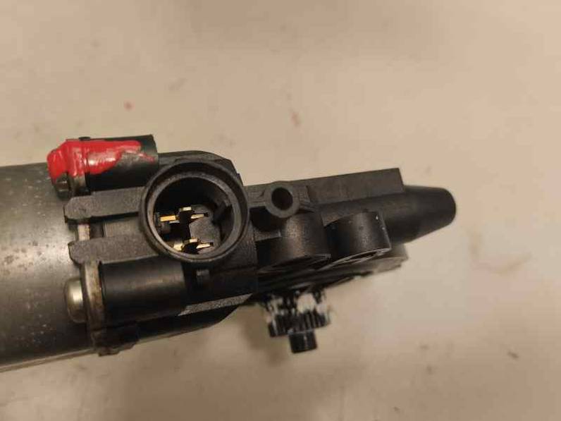 MOTOR ELEVALUNAS TRASERO DERECHO HYUNDAI SONATA 2006 2.0 CRDI (140 CV)