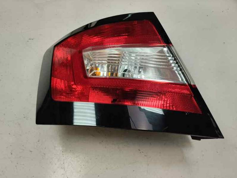 PILOTO TRASERO IZQUIERDO SKODA FABIA 2018 1.0 MPI 75 CV (75 CV)