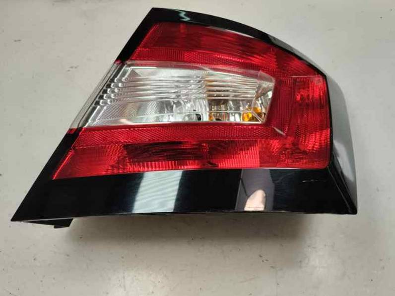 PILOTO TRASERO DERECHO SKODA FABIA 2018 1.0 MPI 75 CV (75 CV)