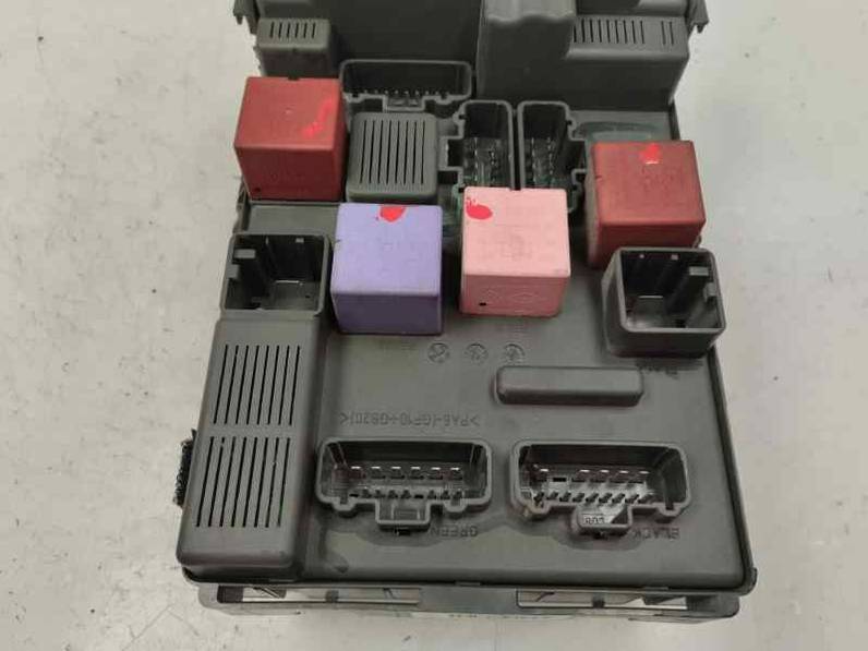 CAJA RELES FUSIBLES RENAULT LAGUNA II 2006 1.9 DCI