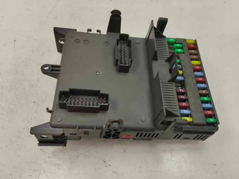 CAJA RELES FUSIBLES RENAULT LAGUNA II 2006 1.9 DCI