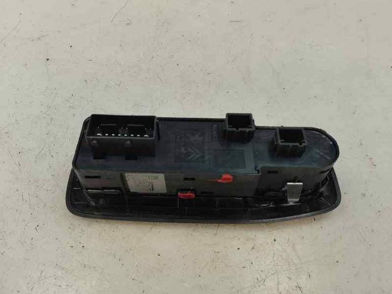 MANDO ELEVALUNAS DELANTERO IZQUIERDO PEUGEOT 208 2017 1.2 PURETECH (110 CV)