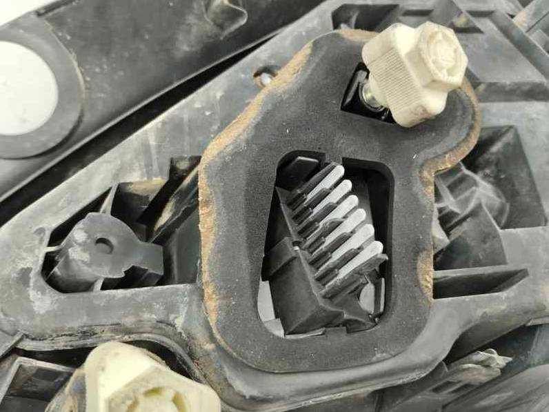 PILOTO TRASERO IZQUIERDO OPEL ASTRA H BER 2006 1.9 CDTI (120 CV)