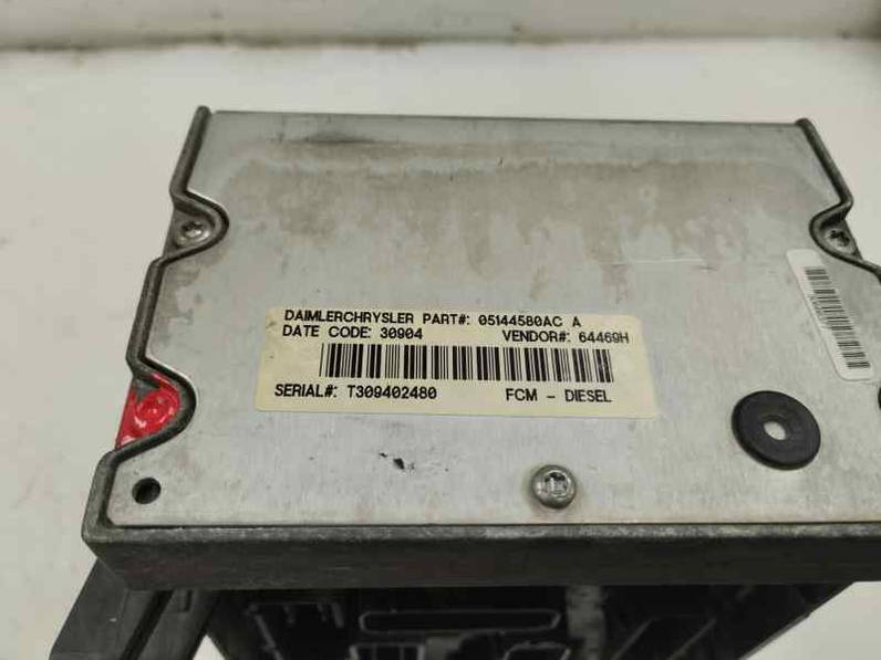 CAJA RELES FUSIBLES CHRYSLER VOYAGER 2005 2499 CRD (143 CV)