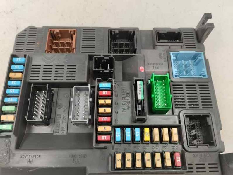 CAJA RELES FUSIBLES PEUGEOT 208 2017 1.2 PURETECH (110 CV)