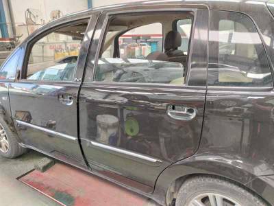 PUERTA TRASERA IZQUIERDA LANCIA MUSA 2005 1.9 JTD (101 CV)