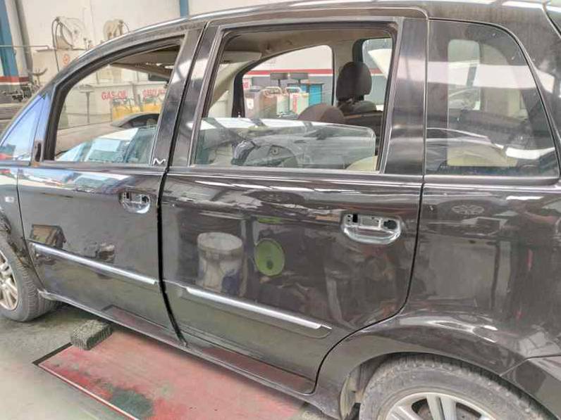 PUERTA TRASERA IZQUIERDA LANCIA MUSA 2005 1.9 JTD (101 CV)