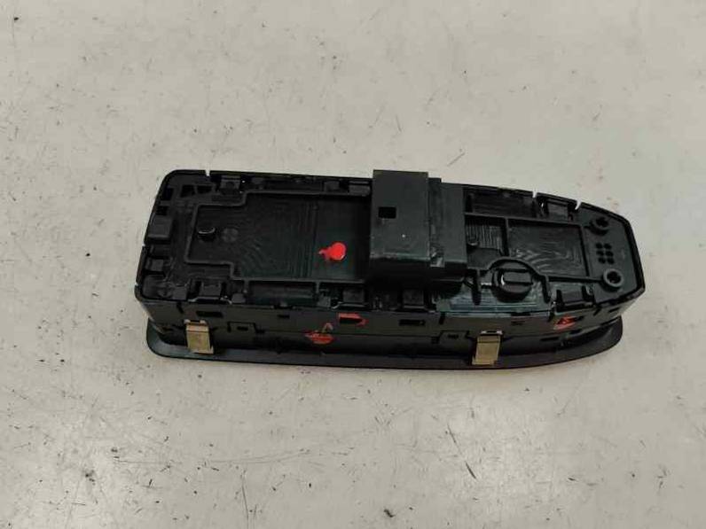 MANDO ELEVALUNAS DELANTERO IZQUIERDO RENAULT CAPTUR II 2024 1.0 LPG (137 CV)