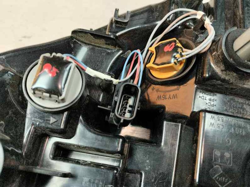 PILOTO TRASERO IZQUIERDO RENAULT CAPTUR II 2024 1.0 LPG (137 CV)