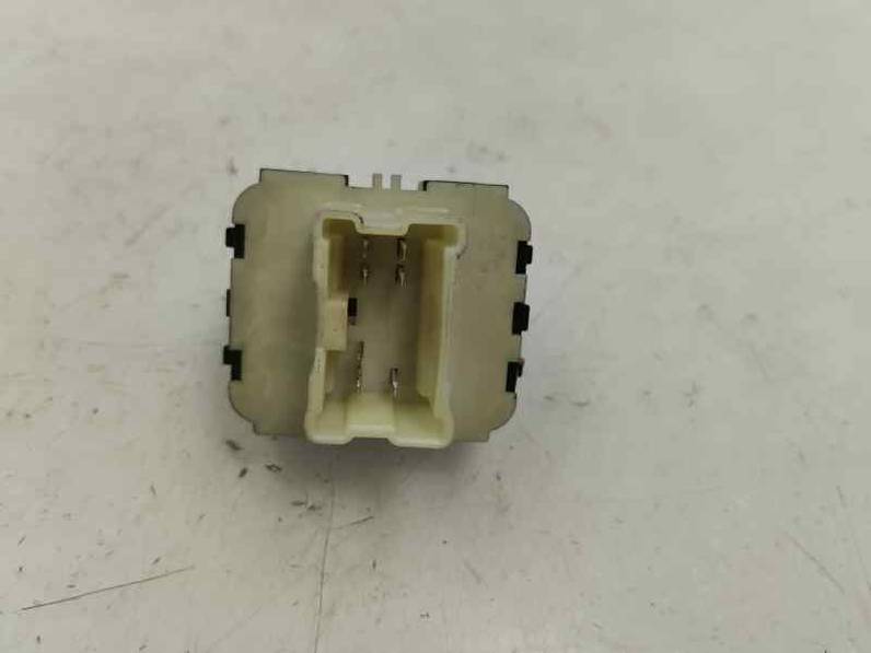 MANDO ELEVALUNAS DELANTERO IZQUIERDO DACIA SANDERO 2018 0.9 TCE (90 CV)