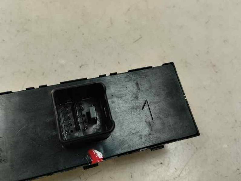 MANDO ELEVALUNAS DELANTERO IZQUIERDO SEAT IBIZA 2015 1.6 TDI (90 CV)