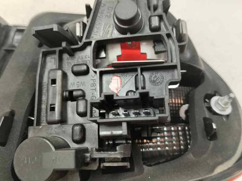 PILOTO TRASERO IZQUIERDO INTERIOR SEAT IBIZA 2015 1.6 TDI (90 CV)