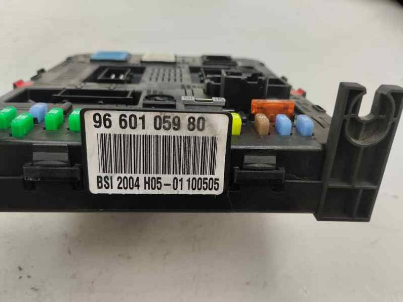 CAJA RELES FUSIBLES CITROEN C4 BERLINA 2005 1.6 HDI